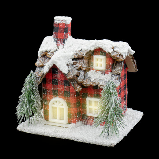 COTTAGE LOOK HOUSE 6.5″ RED/BLK PLAID W/SNOW ROOF W/LED LIGHTS